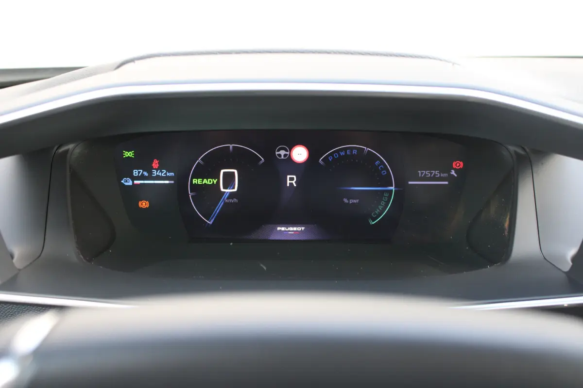 EV GT Avantage 54 kWh | Fase 3 laden | SOH 98% | Massage | Luxe stoelen | Warmtepomp | Navigatie | NL auto | 17.500km |