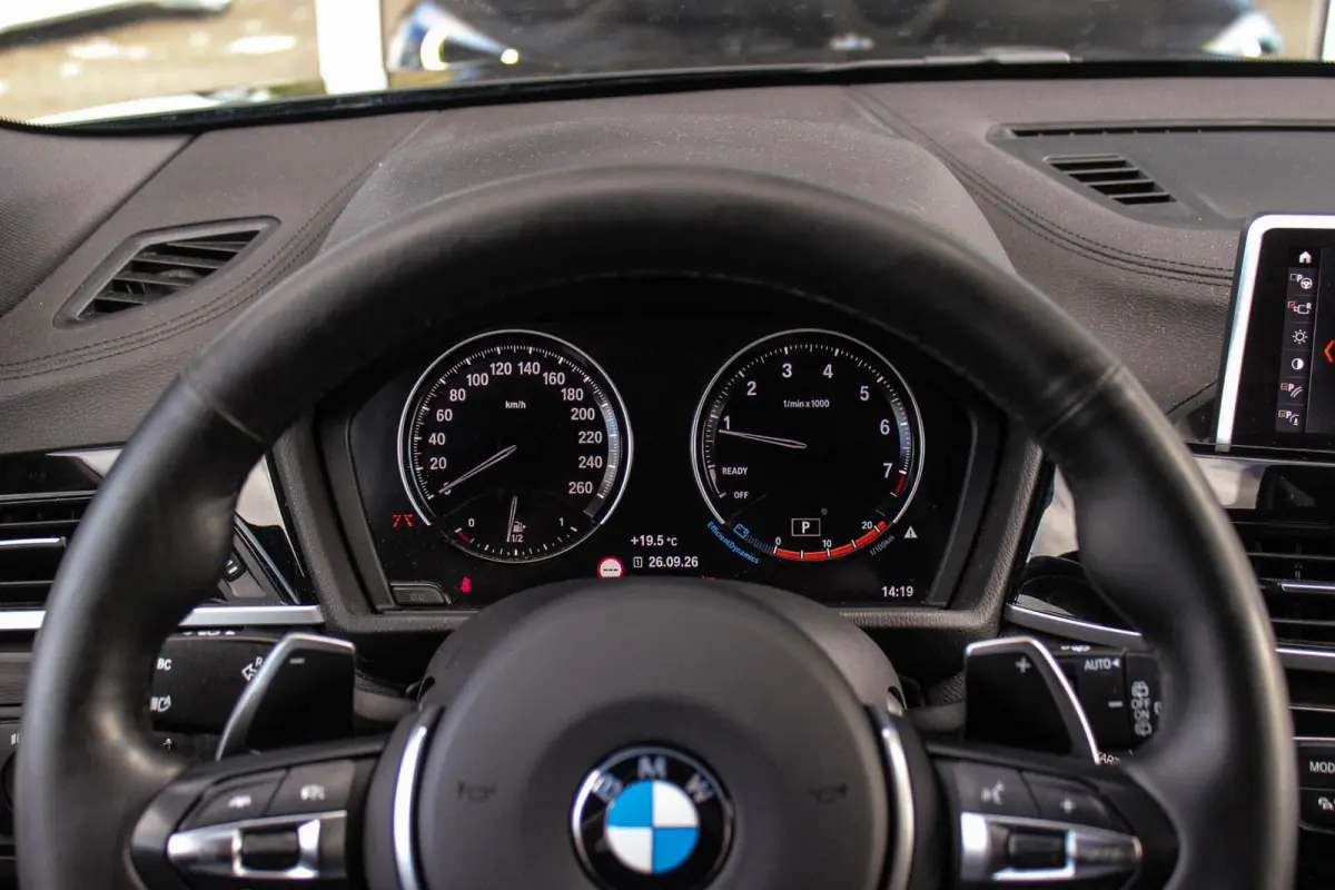 sDrive20i High Executive Edition | M-sport | Driving Assistant Plus | Camera | Apple Carplay | File assistent | Active cruise control | Park Assistant | DAB | Sportstoelen | LED