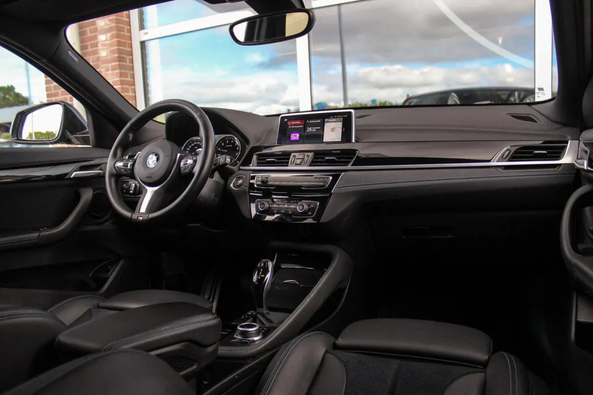 sDrive20i High Executive Edition | M-sport | Driving Assistant Plus | Camera | Apple Carplay | File assistent | Active cruise control | Park Assistant | DAB | Sportstoelen | LED