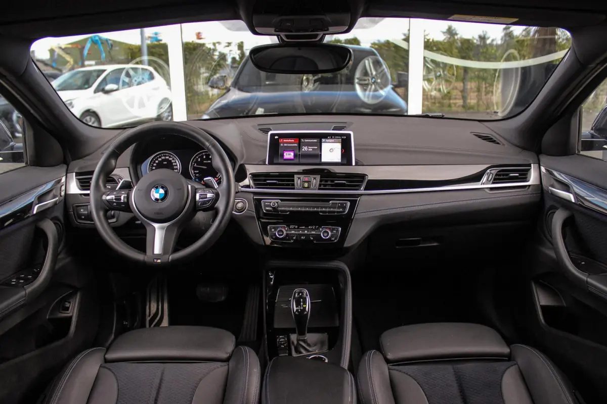 sDrive20i High Executive Edition | M-sport | Driving Assistant Plus | Camera | Apple Carplay | File assistent | Active cruise control | Park Assistant | DAB | Sportstoelen | LED