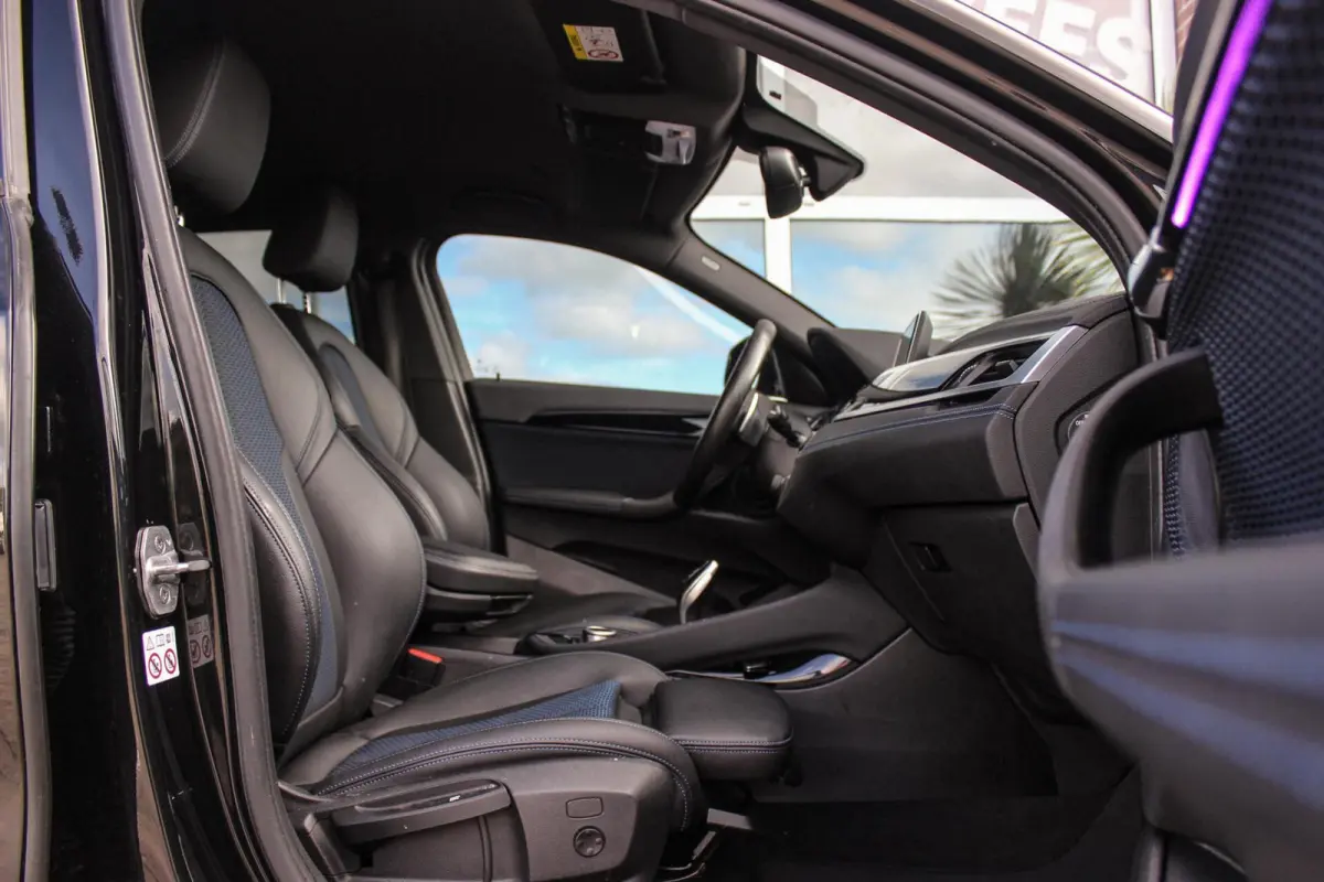 sDrive20i High Executive Edition | M-sport | Driving Assistant Plus | Camera | Apple Carplay | File assistent | Active cruise control | Park Assistant | DAB | Sportstoelen | LED