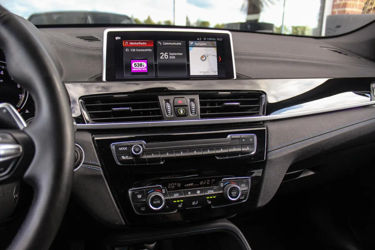 sDrive20i High Executive Edition | M-sport | Driving Assistant Plus | Camera | Apple Carplay | File assistent | Active cruise control | Park Assistant | DAB | Sportstoelen | LED