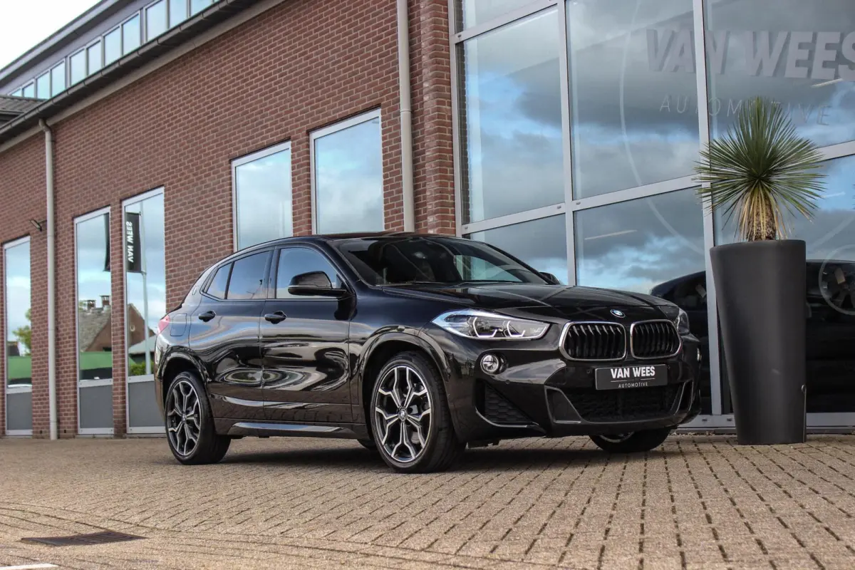 sDrive20i High Executive Edition | M-sport | Driving Assistant Plus | Camera | Apple Carplay | File assistent | Active cruise control | Park Assistant | DAB | Sportstoelen | LED