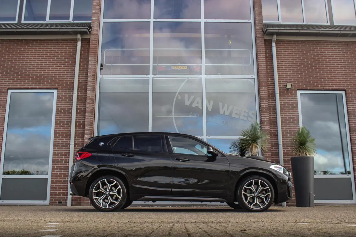 sDrive20i High Executive Edition | M-sport | Driving Assistant Plus | Camera | Apple Carplay | File assistent | Active cruise control | Park Assistant | DAB | Sportstoelen | LED