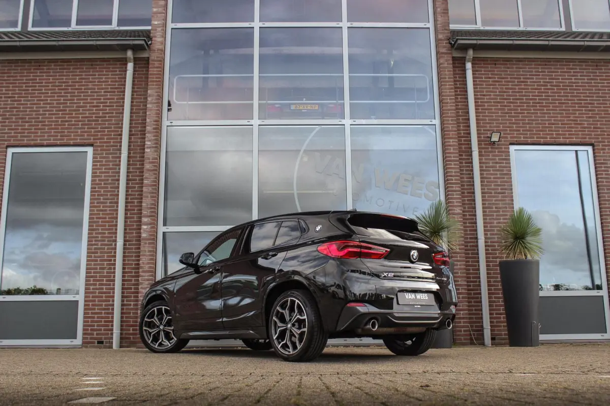 sDrive20i High Executive Edition | M-sport | Driving Assistant Plus | Camera | Apple Carplay | File assistent | Active cruise control | Park Assistant | DAB | Sportstoelen | LED