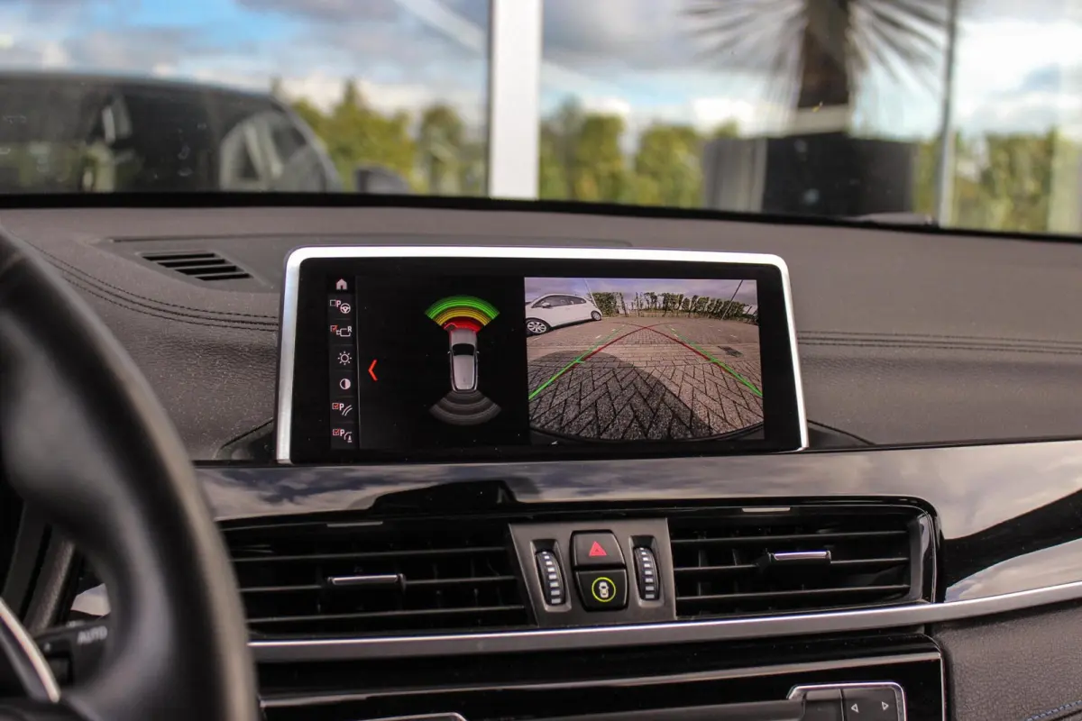 sDrive20i High Executive Edition | M-sport | Driving Assistant Plus | Camera | Apple Carplay | File assistent | Active cruise control | Park Assistant | DAB | Sportstoelen | LED