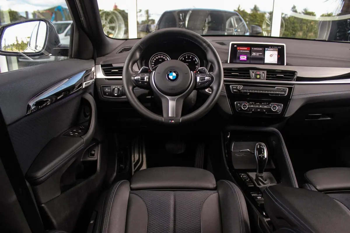 sDrive20i High Executive Edition | M-sport | Driving Assistant Plus | Camera | Apple Carplay | File assistent | Active cruise control | Park Assistant | DAB | Sportstoelen | LED
