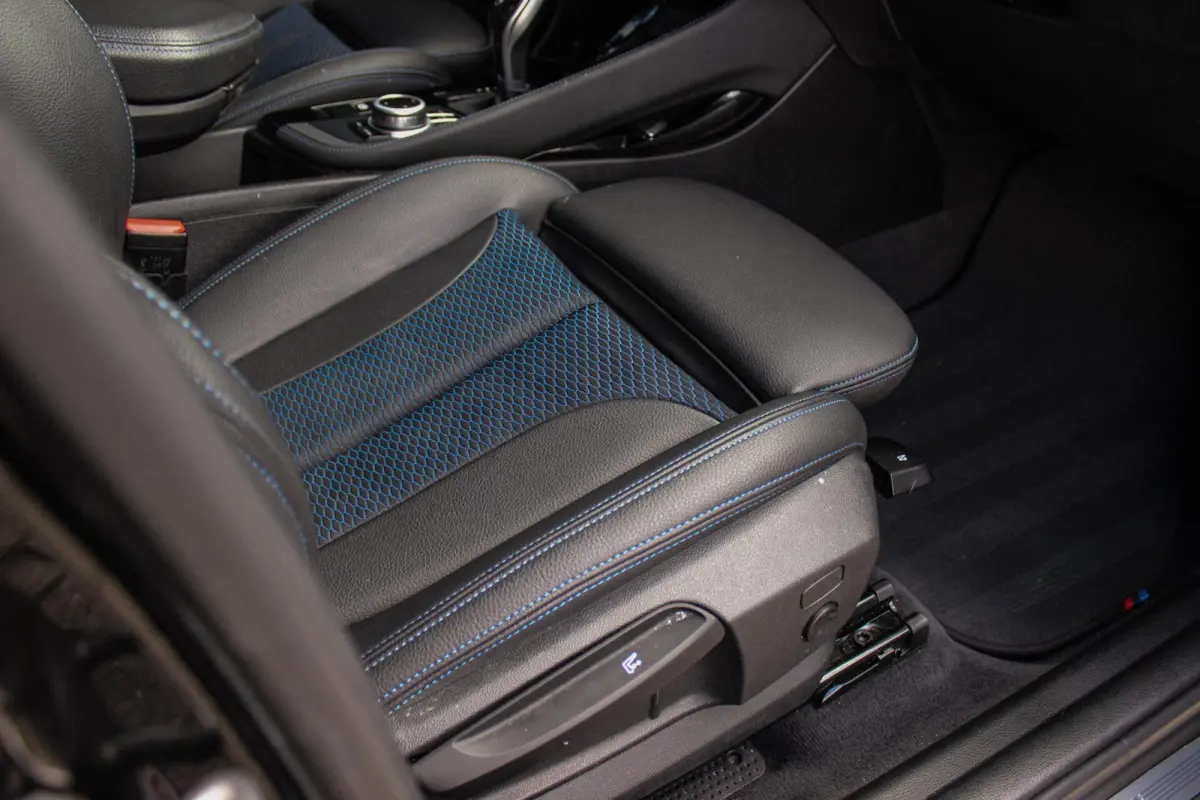 sDrive20i High Executive Edition | M-sport | Driving Assistant Plus | Camera | Apple Carplay | File assistent | Active cruise control | Park Assistant | DAB | Sportstoelen | LED