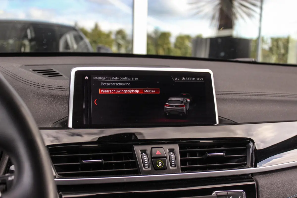 sDrive20i High Executive Edition | M-sport | Driving Assistant Plus | Camera | Apple Carplay | File assistent | Active cruise control | Park Assistant | DAB | Sportstoelen | LED