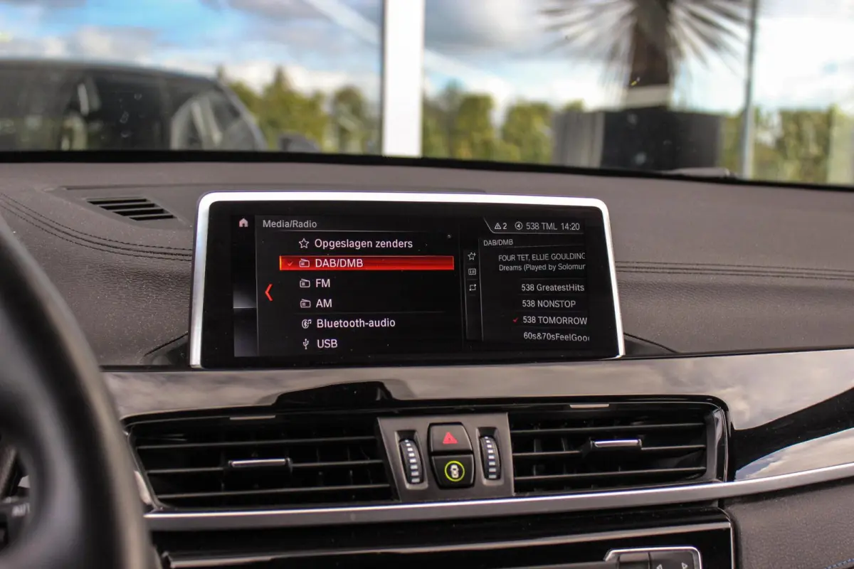 sDrive20i High Executive Edition | M-sport | Driving Assistant Plus | Camera | Apple Carplay | File assistent | Active cruise control | Park Assistant | DAB | Sportstoelen | LED