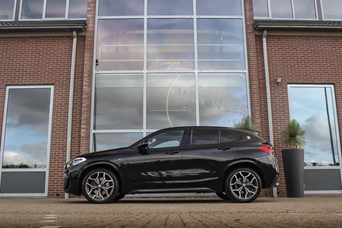sDrive20i High Executive Edition | M-sport | Driving Assistant Plus | Camera | Apple Carplay | File assistent | Active cruise control | Park Assistant | DAB | Sportstoelen | LED