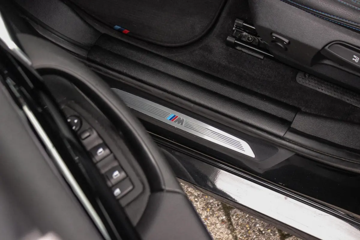 sDrive20i High Executive Edition | M-sport | Driving Assistant Plus | Camera | Apple Carplay | File assistent | Active cruise control | Park Assistant | DAB | Sportstoelen | LED