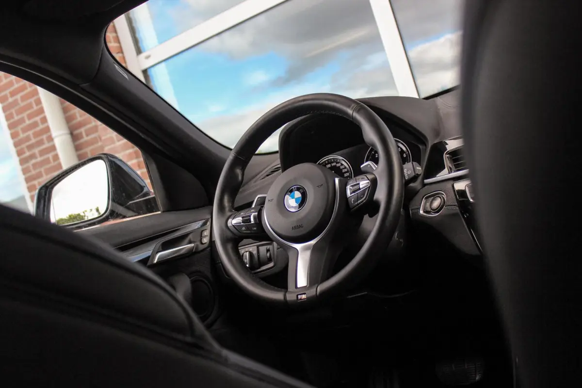 sDrive20i High Executive Edition | M-sport | Driving Assistant Plus | Camera | Apple Carplay | File assistent | Active cruise control | Park Assistant | DAB | Sportstoelen | LED
