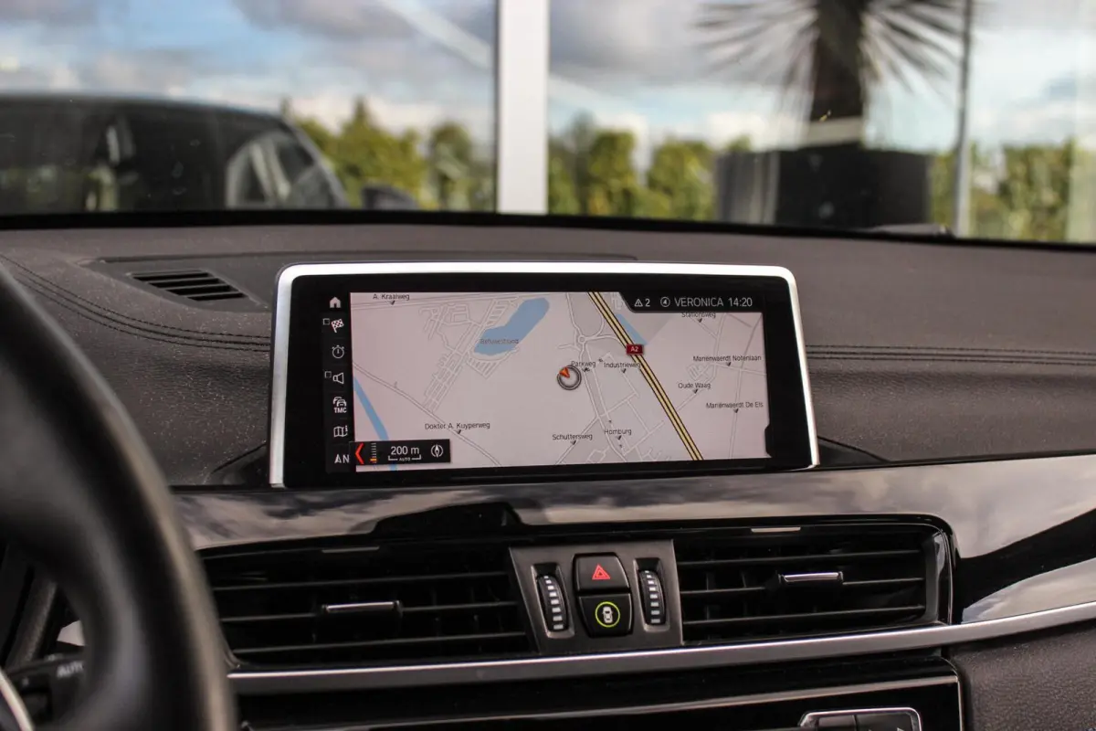 sDrive20i High Executive Edition | M-sport | Driving Assistant Plus | Camera | Apple Carplay | File assistent | Active cruise control | Park Assistant | DAB | Sportstoelen | LED