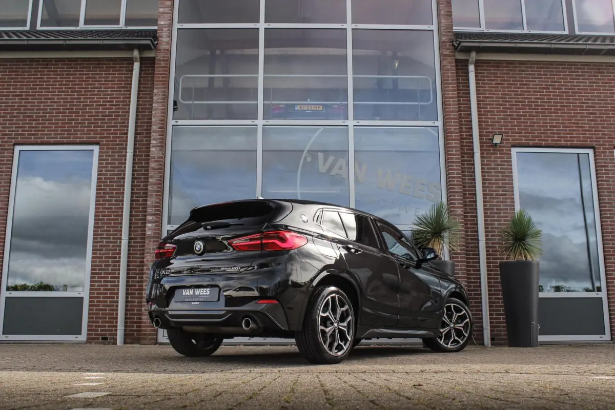 sDrive20i High Executive Edition | M-sport | Driving Assistant Plus | Camera | Apple Carplay | File assistent | Active cruise control | Park Assistant | DAB | Sportstoelen | LED