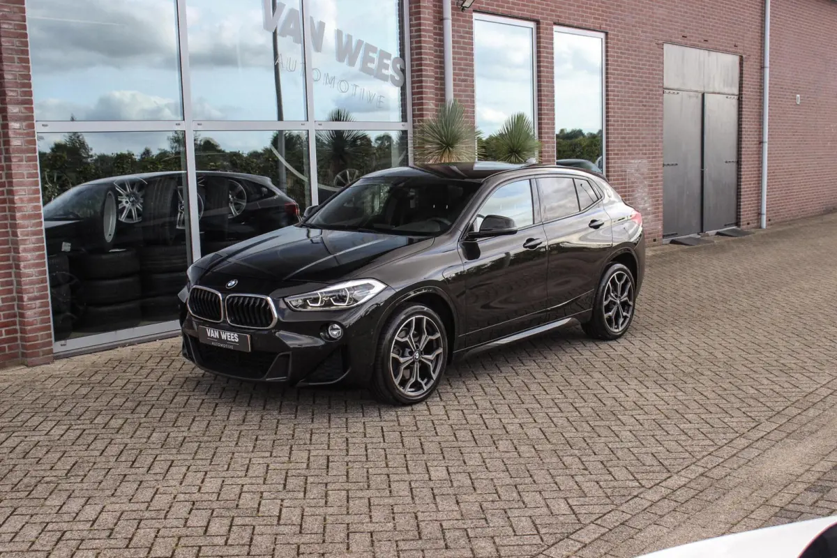 sDrive20i High Executive Edition | M-sport | Driving Assistant Plus | Camera | Apple Carplay | File assistent | Active cruise control | Park Assistant | DAB | Sportstoelen | LED
