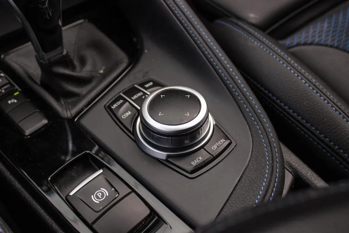sDrive20i High Executive Edition | M-sport | Driving Assistant Plus | Camera | Apple Carplay | File assistent | Active cruise control | Park Assistant | DAB | Sportstoelen | LED