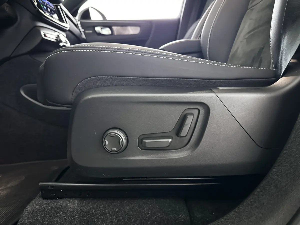 Recharge Ultimate 69 kWh | SOH 95% | Panoramadak | 360° camera | Harman Kardon | Stoel- en stuurverwarming