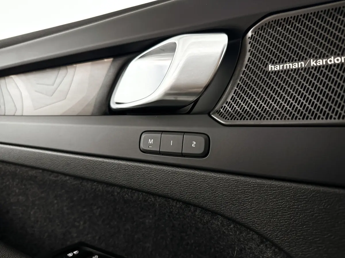 Recharge Ultimate 69 kWh | SOH 95% | Panoramadak | 360° camera | Harman Kardon | Stoel- en stuurverwarming