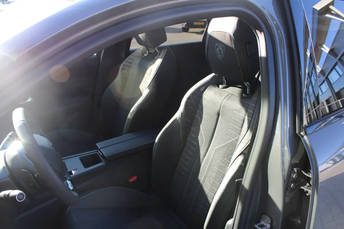 GT 1.2 Hybrid 145 Schuif/Kantel-dak | Focal Hi-Fi Systeem | Drive Assist Pack
