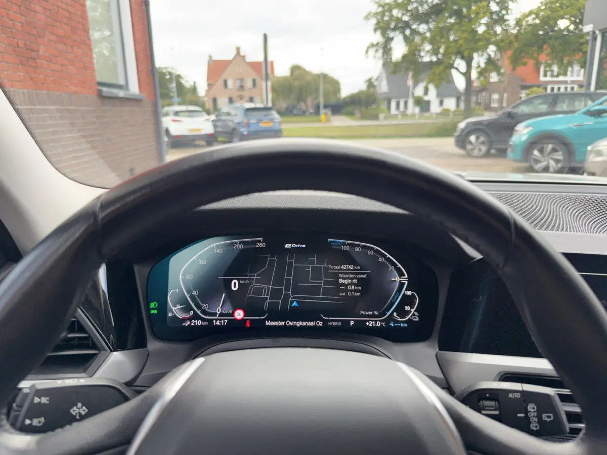 330e High Executive | LASER LED | 19 " |  CAMERA | HEAD-UP | ELEKTR KLEP | NAVI | CARPLAY |