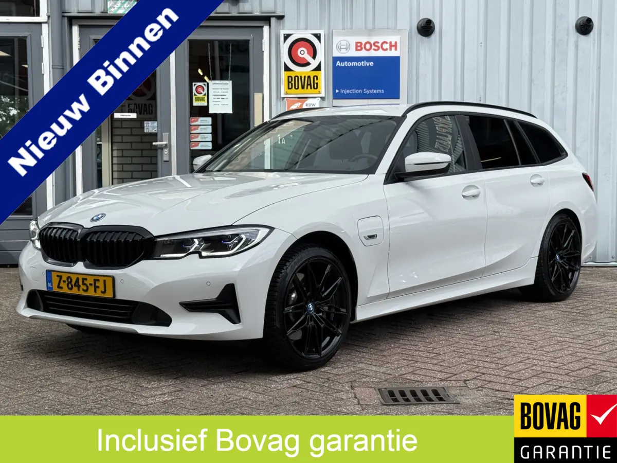 330e High Executive | LASER LED | 19 " |  CAMERA | HEAD-UP | ELEKTR KLEP | NAVI | CARPLAY |