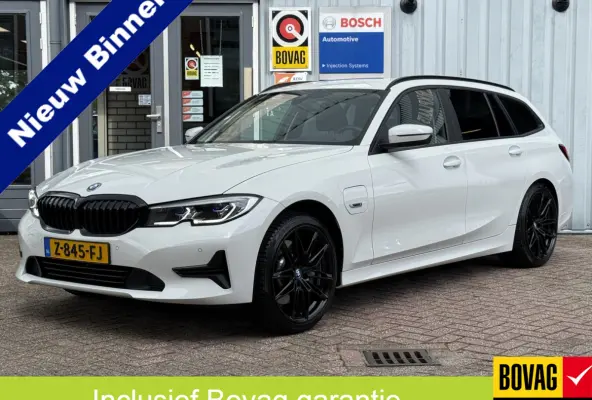 330e High Executive | LASER LED | 19 " |  CAMERA | HEAD-UP | ELEKTR KLEP | NAVI | CARPLAY |