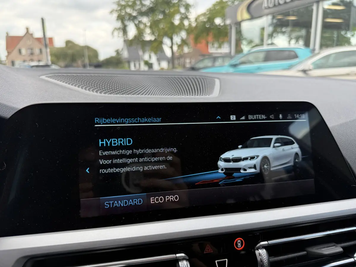 330e High Executive | LASER LED | 19 " |  CAMERA | HEAD-UP | ELEKTR KLEP | NAVI | CARPLAY |