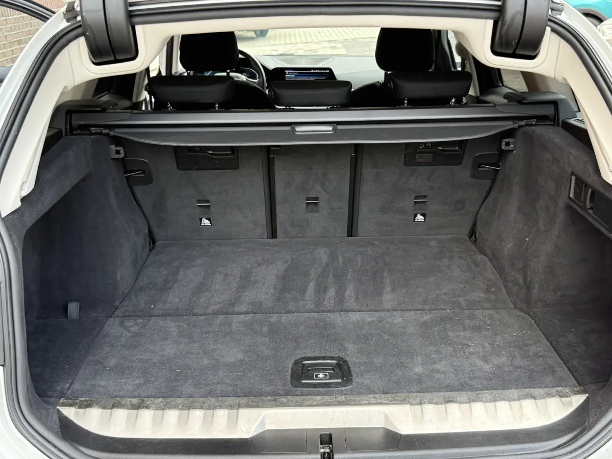 330e High Executive | LASER LED | 19 " |  CAMERA | HEAD-UP | ELEKTR KLEP | NAVI | CARPLAY |