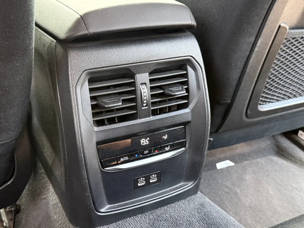 330e High Executive | LASER LED | 19 " |  CAMERA | HEAD-UP | ELEKTR KLEP | NAVI | CARPLAY |