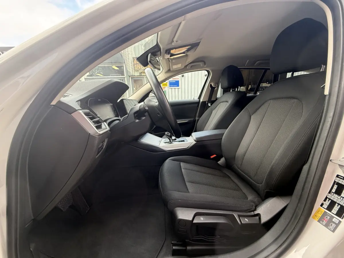 330e High Executive | LASER LED | 19 " |  CAMERA | HEAD-UP | ELEKTR KLEP | NAVI | CARPLAY |