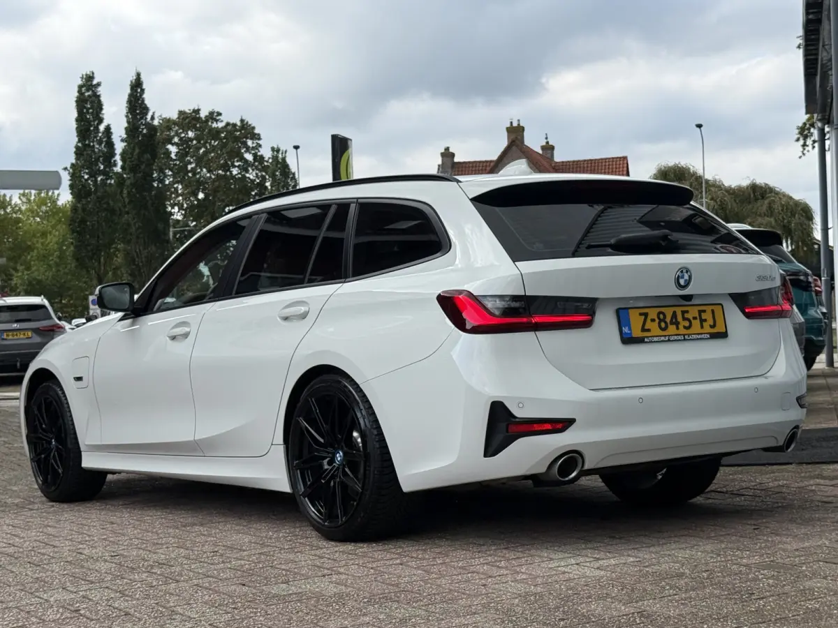 330e High Executive | LASER LED | 19 " |  CAMERA | HEAD-UP | ELEKTR KLEP | NAVI | CARPLAY |
