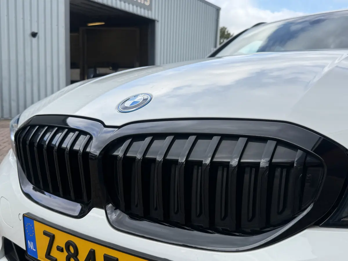330e High Executive | LASER LED | 19 " |  CAMERA | HEAD-UP | ELEKTR KLEP | NAVI | CARPLAY |