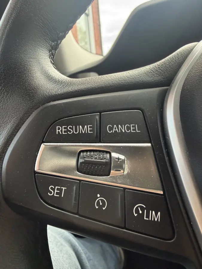 330e High Executive | LASER LED | 19 " |  CAMERA | HEAD-UP | ELEKTR KLEP | NAVI | CARPLAY |