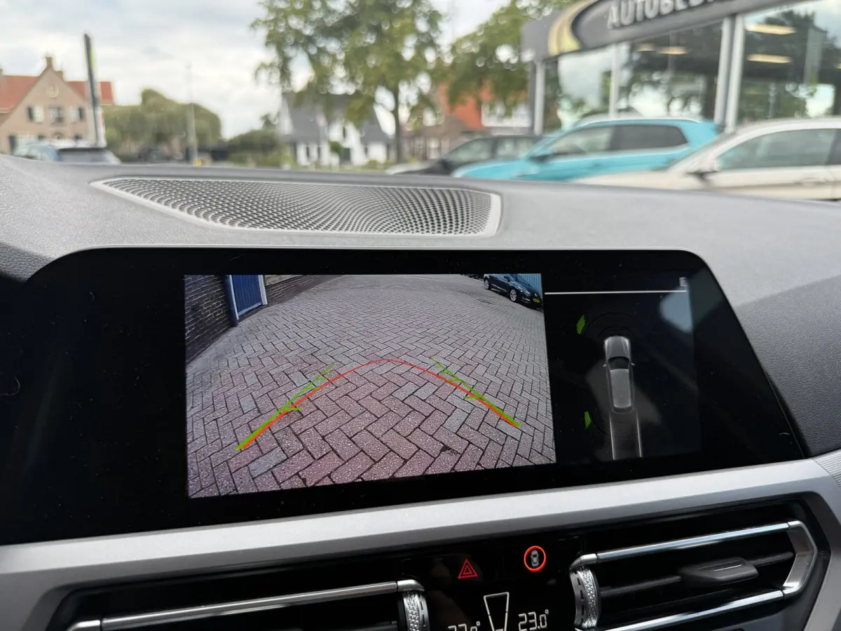 330e High Executive | LASER LED | 19 " |  CAMERA | HEAD-UP | ELEKTR KLEP | NAVI | CARPLAY |