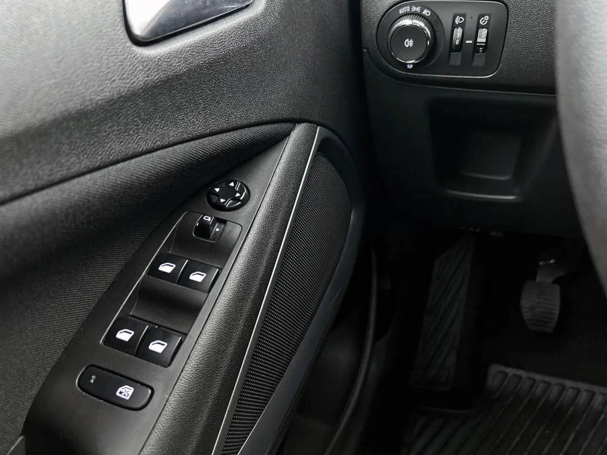1.2 Turbo Online Edition | 110pk | Airco | Apple Carplay/Android Auto | Hoge Instap! | Cruise control |