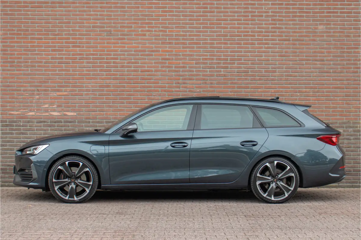 1.4 e-Hybrid 245pk VZ, Panoramadak, Carplay, Stoel & Stuurverwarming, Camera, Adaptive Cruise, Keyless.
