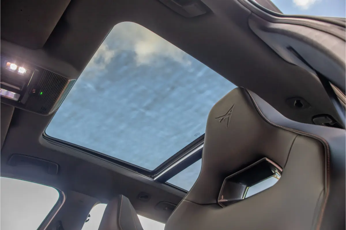 1.4 e-Hybrid 245pk VZ, Panoramadak, Carplay, Stoel & Stuurverwarming, Camera, Adaptive Cruise, Keyless.