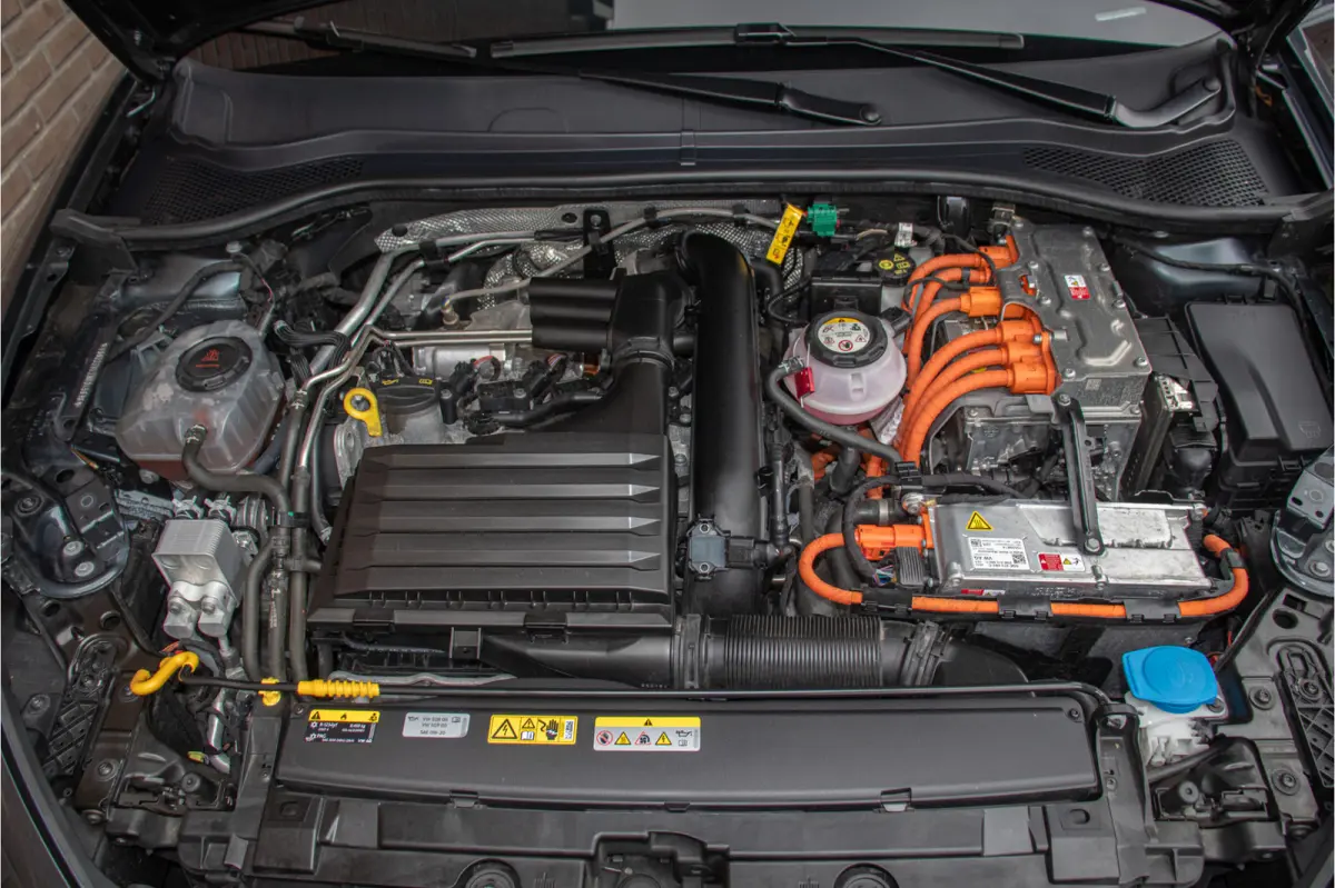1.4 e-Hybrid 245pk VZ, Panoramadak, Carplay, Stoel & Stuurverwarming, Camera, Adaptive Cruise, Keyless.