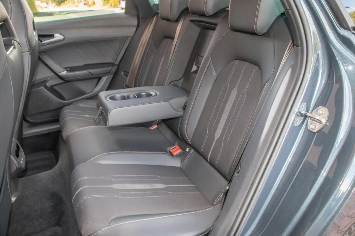1.4 e-Hybrid 245pk VZ, Panoramadak, Carplay, Stoel & Stuurverwarming, Camera, Adaptive Cruise, Keyless.