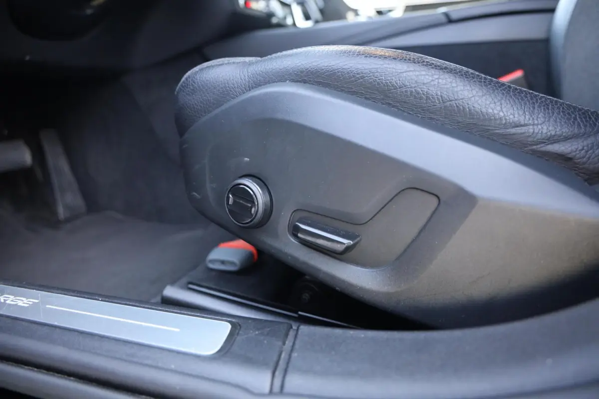 2.0 T6 Plug-in hybrid AWD Essential Bright|Apple carplay|Navi|Automaat|