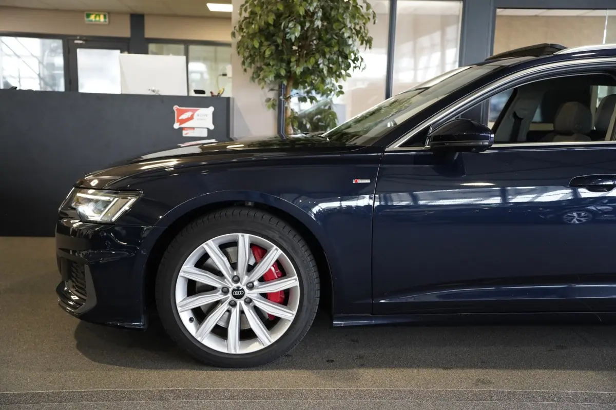 55 TFSI e quattro 367PK Pano Trek 360Cam Acc Pdc Leder
