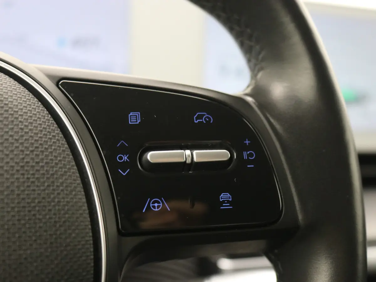 Connect 77.4 kWh / Navigatie / 3-fase Laden / BTW auto / Long Range / SOH 100% / Stoel en Stuurverwarming /