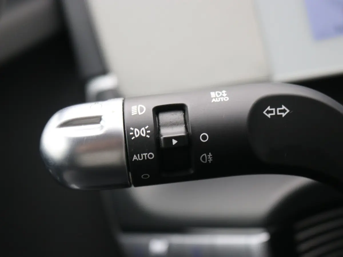 Connect 77.4 kWh / Navigatie / 3-fase Laden / BTW auto / Long Range / SOH 100% / Stoel en Stuurverwarming /