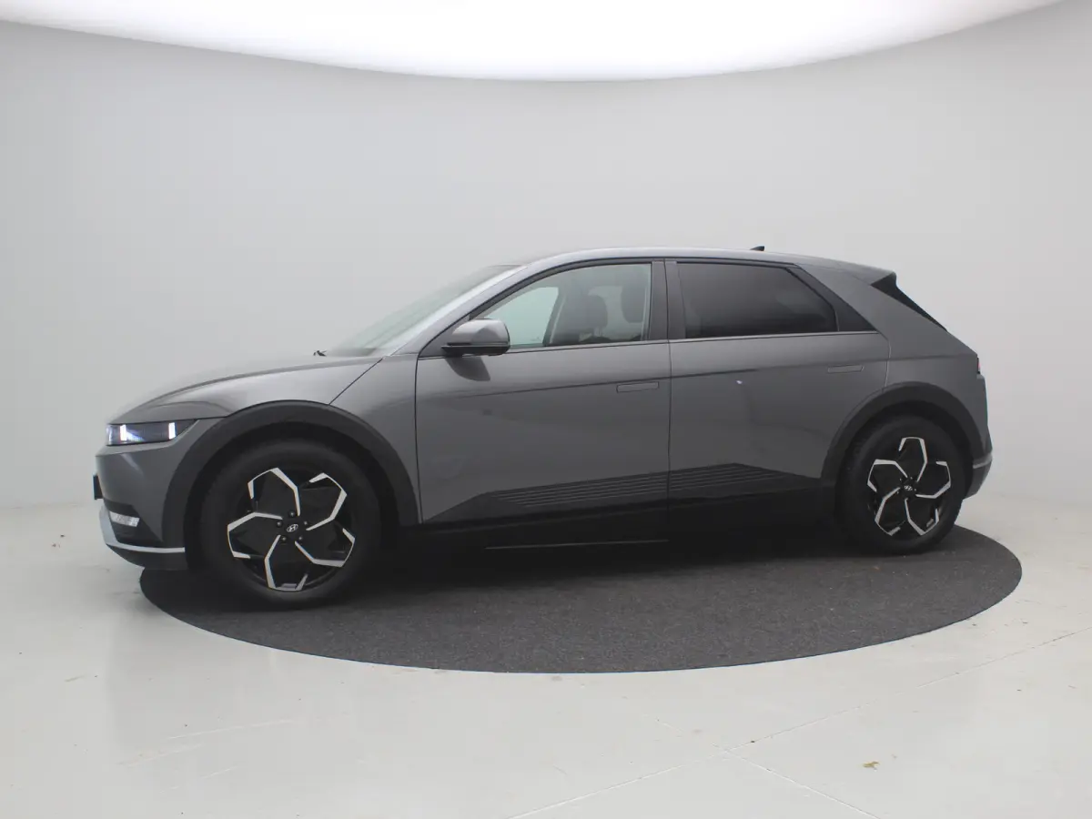 Connect 77.4 kWh / Navigatie / 3-fase Laden / BTW auto / Long Range / SOH 100% / Stoel en Stuurverwarming /