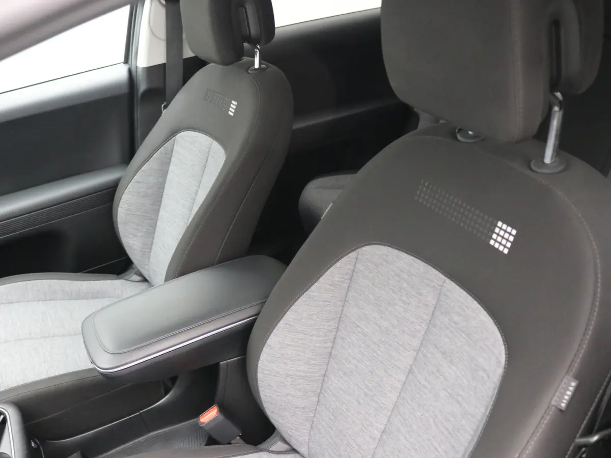 Connect 77.4 kWh / Navigatie / 3-fase Laden / BTW auto / Long Range / SOH 100% / Stoel en Stuurverwarming /