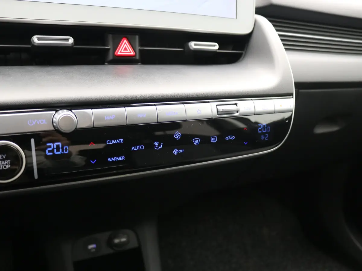 Connect 77.4 kWh / Navigatie / 3-fase Laden / BTW auto / Long Range / SOH 100% / Stoel en Stuurverwarming /