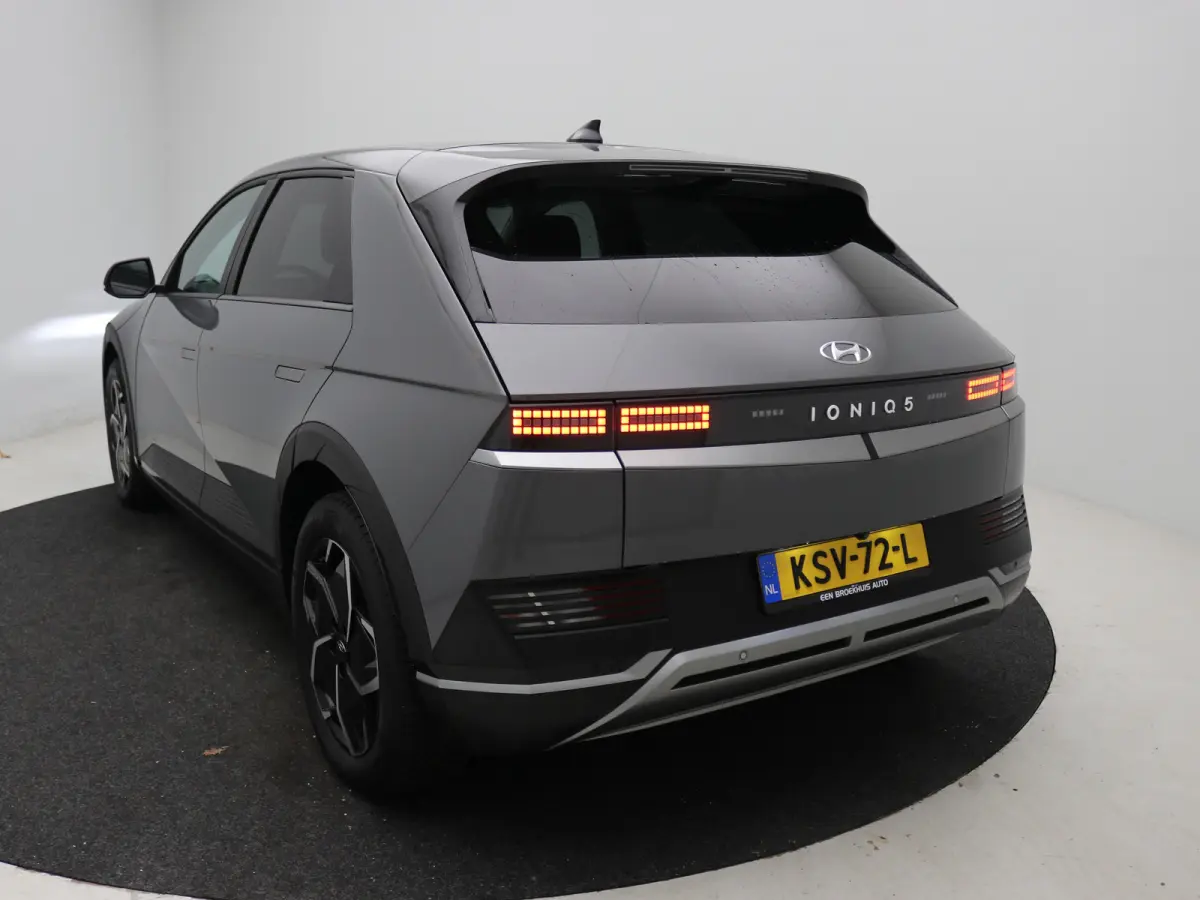 Connect 77.4 kWh / Navigatie / 3-fase Laden / BTW auto / Long Range / SOH 100% / Stoel en Stuurverwarming /