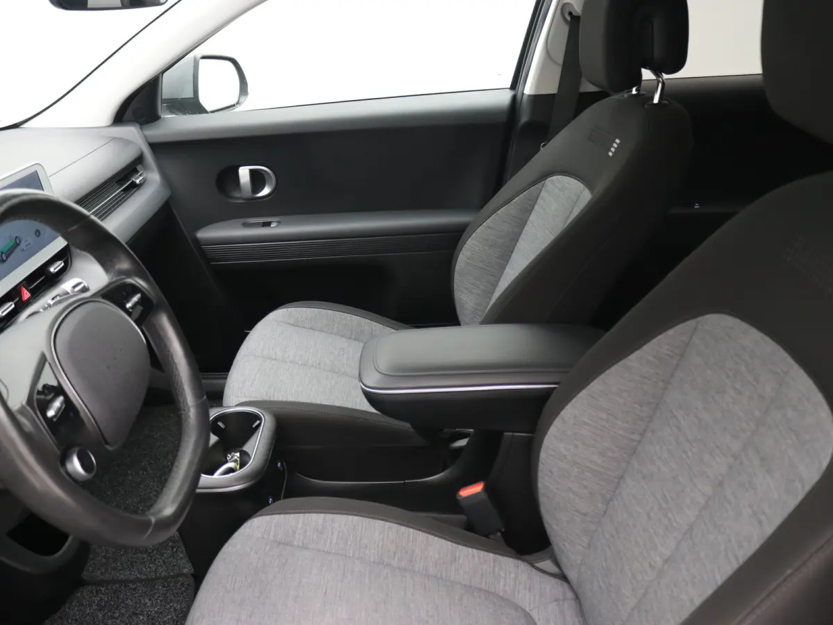 Connect 77.4 kWh / Navigatie / 3-fase Laden / BTW auto / Long Range / SOH 100% / Stoel en Stuurverwarming /