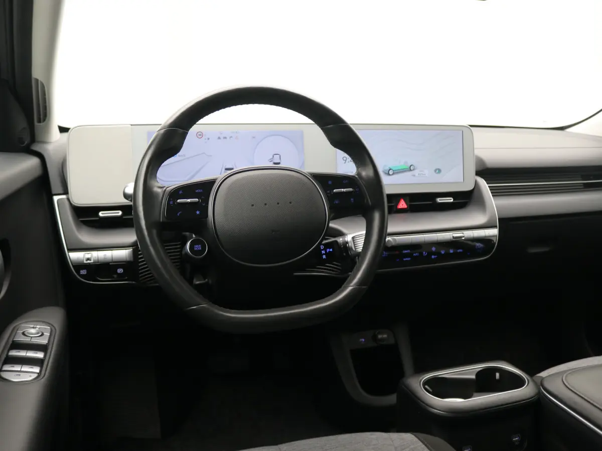 Connect 77.4 kWh / Navigatie / 3-fase Laden / BTW auto / Long Range / SOH 100% / Stoel en Stuurverwarming /